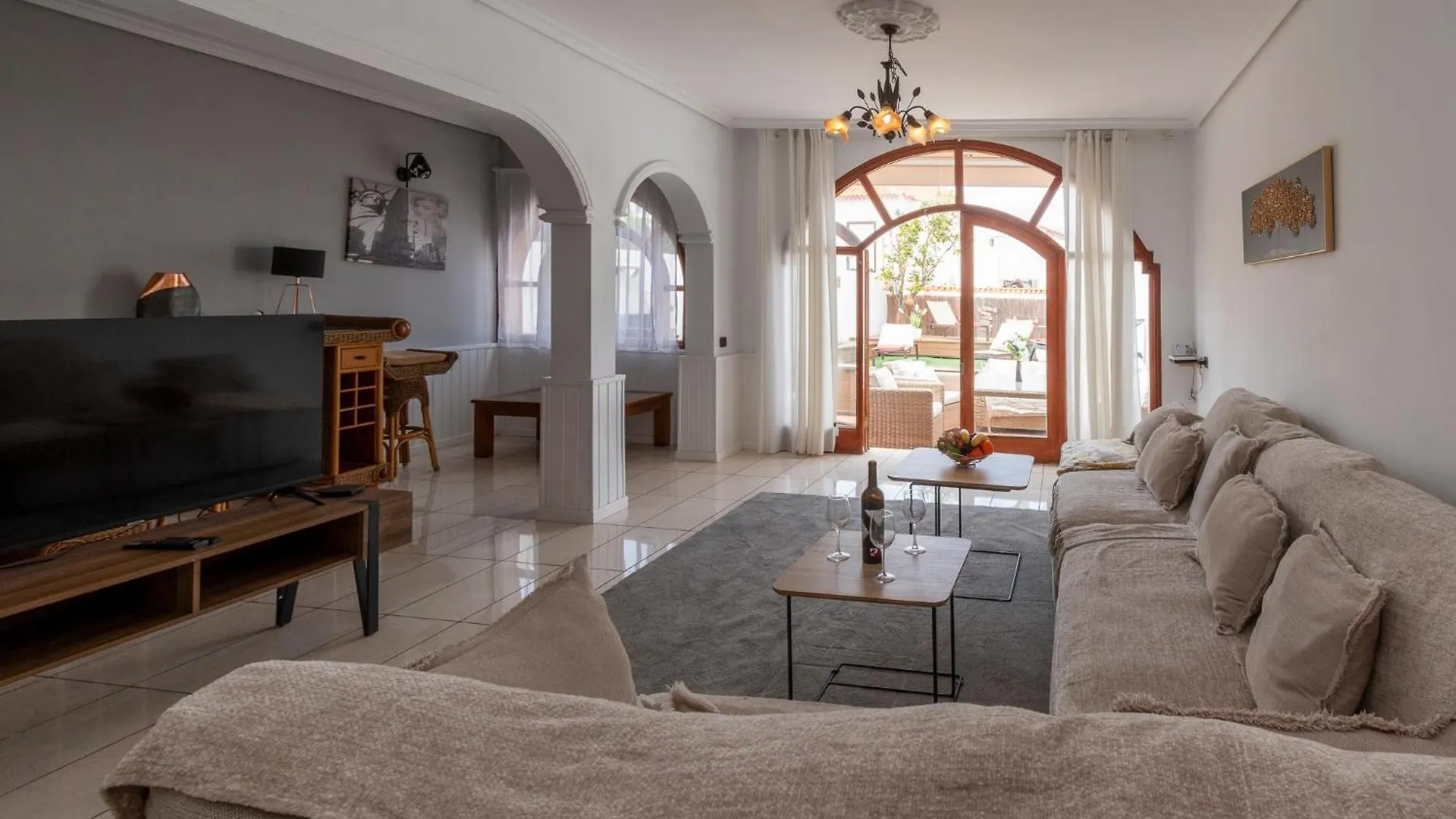 Villa Tricia 6 Bedroom Las Americas Playa de las Americas